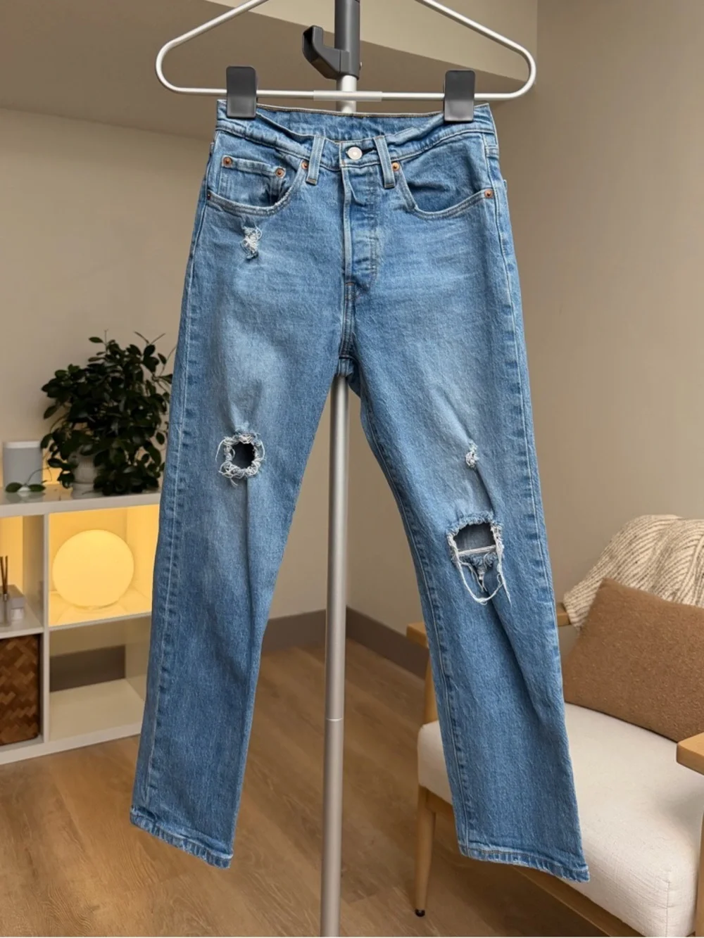 Women’s | Levi’s 501 Distressed High Rise Straight Jeans, Medium Wash | W26
